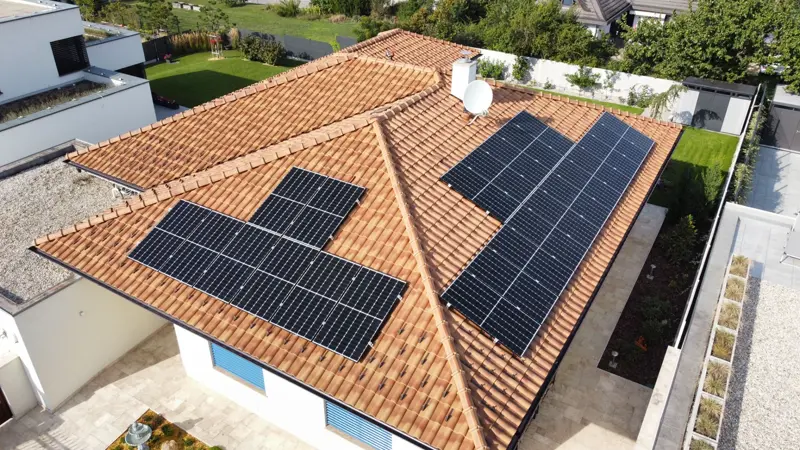 Fotovoltické panely na streche rodinného domu – realizácia SOLMIERA